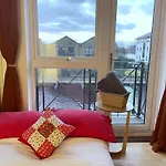 Canary Wharf Waterside Flat